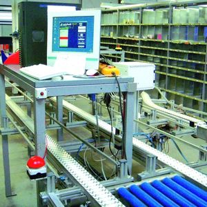 Steuerungen und Software für die Kommissioniersysteme sind bei Reichelt Elektronik stets „hausgemacht“. Bilder: Schreier