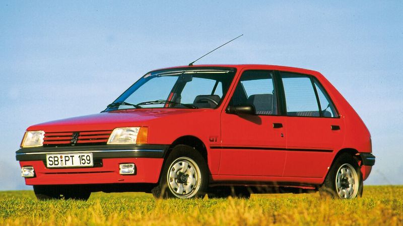 In Deutschland war der 205 mit insgesamt 410.510 verkauften Exemplaren der bestverkaufte Peugeot überhaupt, bis ihn im Jahr 2007 sein Nachfolger 206 überholte. In den Jahren 1985 und 1986 war er das erfolgreichste Importmodell in Deutschland.  (Bild: Peugeot)
