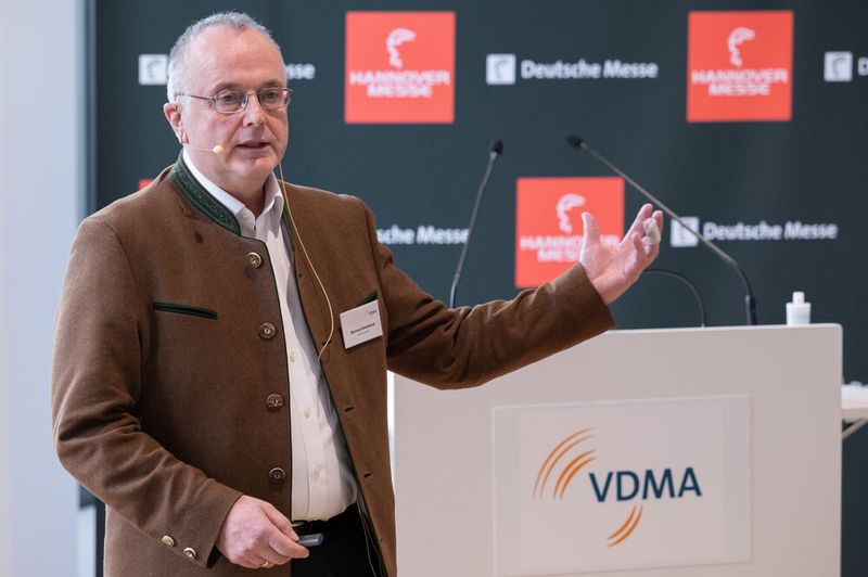 Michael Knobloch, Vice President Global Market Development bei Hawe Hydraulik: „Die Kombination bewährter Lösungen mit digitalen Ansätzen eröffnet nach wie vor enorme Potenziale für Effizienz- und Produktivitätssteigerungen.“   (Bild: Rainer Jensen/Deutsche Messe)