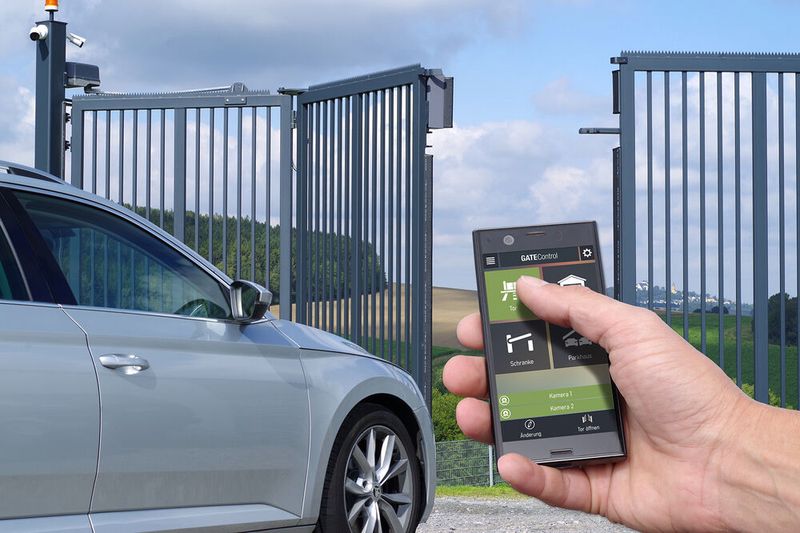 GSM-Modul für ein Faltflügeltor (© Zabag)