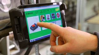 Retrofitting dient nicht nur zur Modernisierung veralteter Technik. Auch die Maschinenbedienung lässt sich damit vereinfachen. (Bild: Mölle)