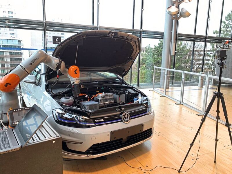 Mit einer No-Code-Robotik-Plattform können Fabrikarbeiter von Volkswagen Roboter innerhalb von Minuten selbst anlernen.