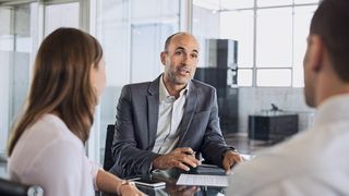 Um erfolgreich Ihre Produkte zu verkaufen, sollten Sie Kaufargumente statt Verkaufsargumente entwickeln. (Bild: Rido - stock.adobe.com)