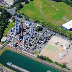 Kniffliger Spezialauftrag für die Industrieservicespezialisten: Bei der Reinigung von Wärmetauschern bei Arsol Aromatics in Gelesenkirchen bringt Lobbe mit dem Robotized Lance Frame eine speziell für diesen Zweck konstruierte Roboter-Technik an den Start.
