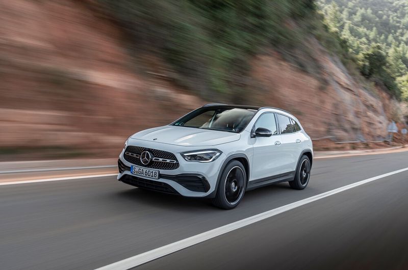 Der GLA 250 4Matic mit 165 kW/224 PS ist drehfreudig, verbraucht aber bei zügiger Fahrt deutlich über zehn Liter Benzin. (Bild: Daimler)