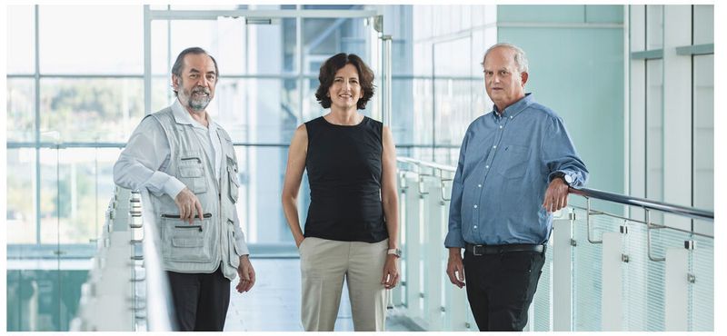 Das Entwicklerteam von Tali Segal, Rafi Blumenfeld und Eitan Carmi von Digital Industries in Tel Aviv ist ebenfalls für eine bahnbrechende Erfindung gewürdigt worden: Die Software Intosite kombiniert die Visualisierung von Produktionsstätten mit Fertigungsinformationen und stellt Benutzern auf der ganzen Welt Tools für die virtuelle Zusammenarbeit in Echtzeit zur Verfügung.  (Tomer Foltyn / Siemens)