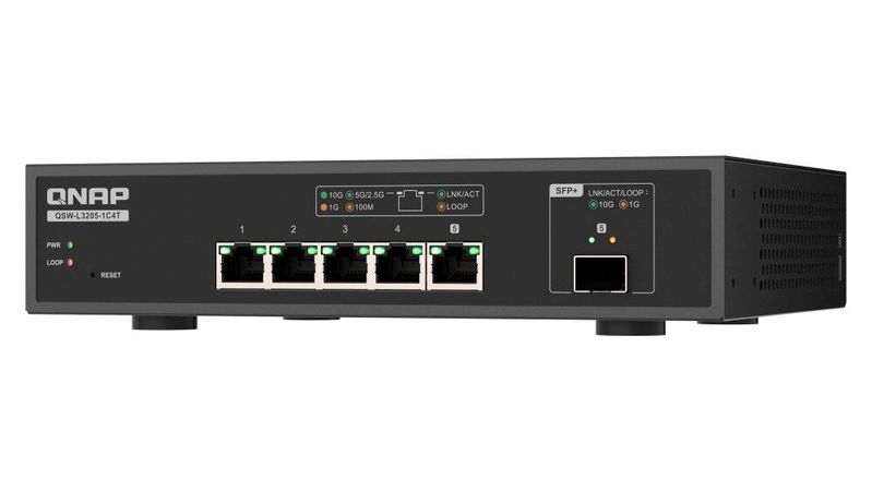 QNAP bringt mit dem QSW-L3205-1C4T einen kompakten 5-Port-Lite-Managed-Switch mit voller 10GbE-Leistung, VLAN, QoS und passiver Kühlung.(Bild:  QNAP)