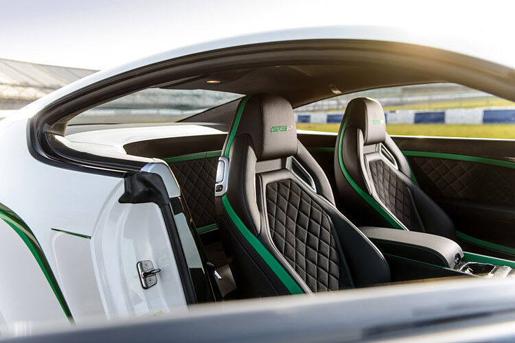 Exklusiver Genuss: Innen hat der GT3-R nur noch zwei Plätze statt vier. (Foto: Bentley Motors)