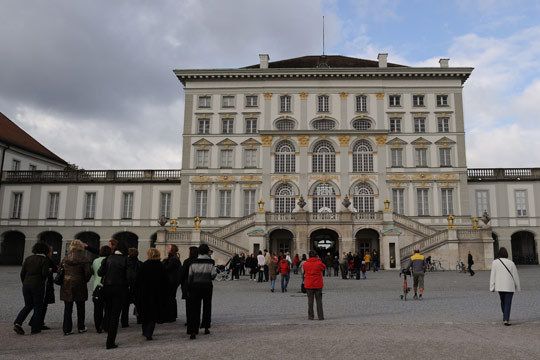 Zu einem Wahrzeichen der Stadt ging es bei der Stadtrundfahrt: (Archiv: Vogel Business Media)