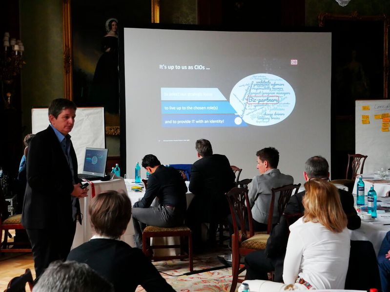 Auch in diesem Jahr konnten sich die Teilnehmer wieder über zwei Customer Insights freuen: Claudia Plattner, CIO der DB Systel, erklärte die Vision sowie Strategie der Digitalen Tranformation @ Deutsche Bahn. (Vogel IT-Akademie)
