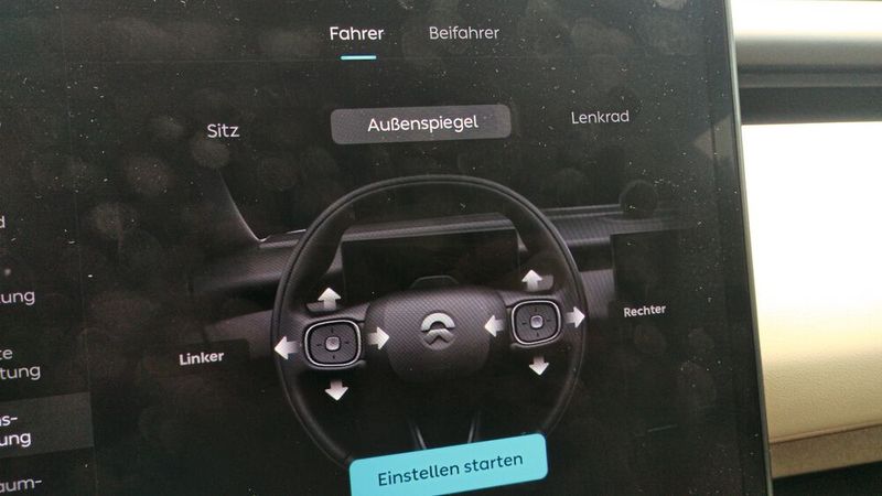 Die Lenkradtasten lassen sich separat belegen, um zum Beispiel die Außenspiegel oder das Lenkrad einzustellen. (Bild: Thomas Günnel/Automobil Industrie)