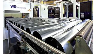 Automatische Kurzrohr-Fertigung in Durchmessern von 76 bis 400 mm und einer Länge von 250 bis 1250 mm bei einer Gesamtjahresleistung von rund 350000 Rohren im Zwei-Schichtbetrieb mit der Flexistar von Weil Engineering. Bild: Weil Engineering (Archiv: Vogel Business Media)