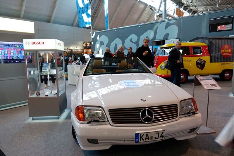 Autozulieferer Bosch war auf der Retro Classics mit einem großen Stand vertreten. (Rosenow/»kfz-betrieb«)