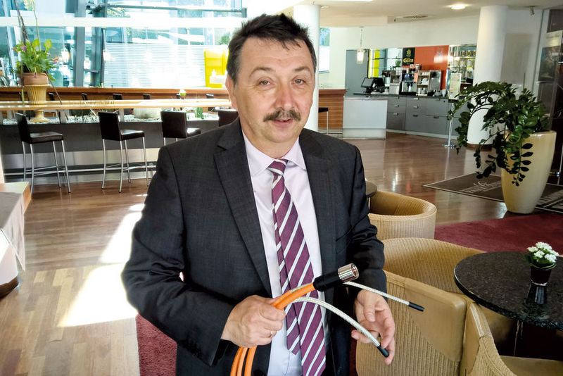 „Jeder Anwender von Servokonfektionen hat Vorteile, wenn er seine Fertigung auslagert. So kann er sich auf seine Kernkompetenzen stützen, Personal wertschöpfender einsetzen und Fertigungsfläche einsparen“, sagt Klaus Joachim, Senior Manager Automation bei der Lapp Systems GmbH. (S. Häuslein/konstruktionspraxis)