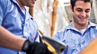 Man kann Störungen und unerwartete Veränderungen im Materialfluss bei durchgängigen IT-gestützten Prozessen mit beleg­losem Informationsfluss sofort erkennen und darauf reagieren. (Corbis)