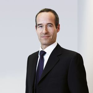 Dr. Tobias Ohler studierte Volkswirtschaftslehre und Wirtschaftsingenieurwesen in Frankreich, Deutschland und Australien und hat an der Universität Oldenburg im Bereich Volkswirtschaftslehre promoviert. Nach seinem Studium arbeitete er von 1997 bis 2004 als Berater bei McKinsey. In die Wacker Chemie AG trat Ohler im Jahr 2005 als Leiter des Konzerncontrollings ein. 2008 übernahm er die Leitung des Zentralbereichs Rohstoffeinkauf. Zum Mitglied des Vorstands und Arbeitsdirektor der Siltronic AG wurde Ohler im Februar 2010 berufen.