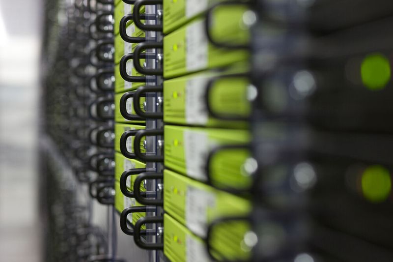 Das Rückgrat digitaler Sichtbarkeit: Rechenzentren wie diese bilden die technische Basis für zuverlässige Websites – doch ohne klare Zuständigkeiten bleibt das Potenzial ungenutzt.  (Bild: Strato)