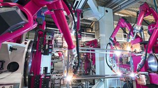 Zukünftig stellen 70 Schweiß- und Handlingsroboter die automatischen Transport- und Schweißprozesse im Rittal-Werk in Rittershausen sicher. (Rittal)