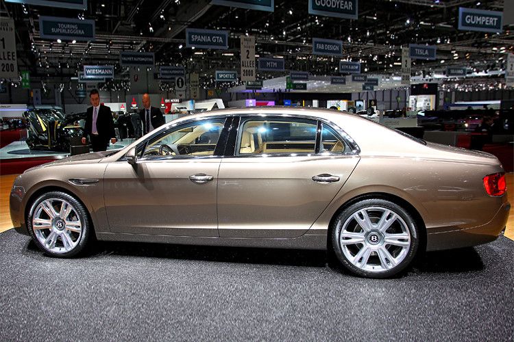 Zum Gesprächsthema wurden die Aussagen von Bentley-Chefdesigner Luc Donckerwolke, der es sich nicht nehmen ließ, die Continental-Studie der Ford-Nebenmarke Lincoln ... (Foto: auto-medienportal.net/Manfred Zimmermann)