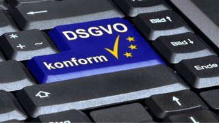 Die DSGVO verlangt geeignete technische und organisatorische Maßnahmen zum Schutz personenbezogener Daten. Bei autonomen KI-Agenten lässt sich diese Eignung kaum noch schriftlich belegen. (Bild: © fotohansel - stock.adobe.com)