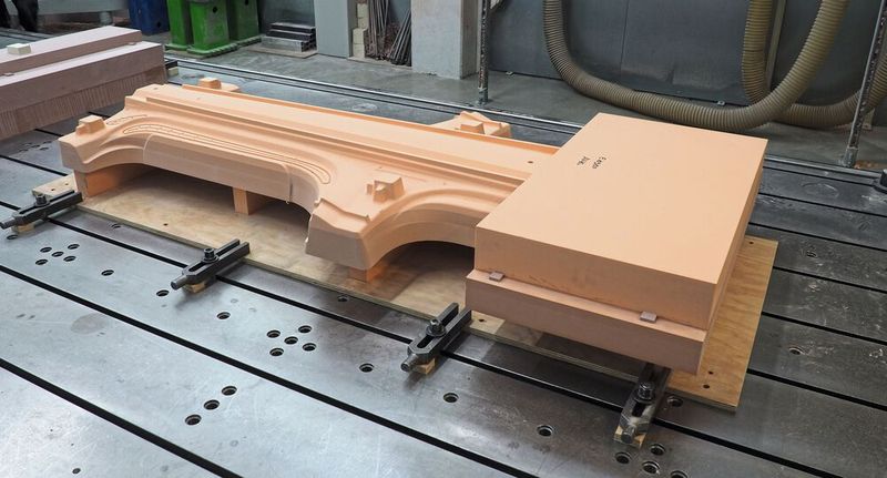 Zu den Aufträgen gehören Fräsvorrichtungen für die Automobilindustrie – gefertigt auf der FZ30.(Bild:  F. Zimmermann GmbH)