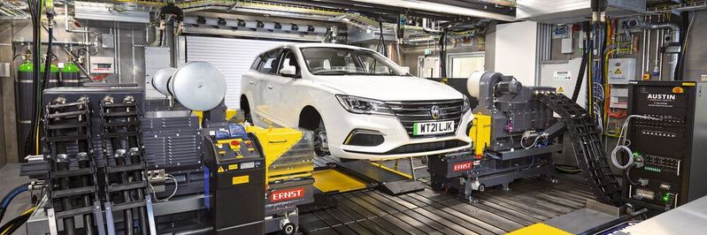 Im EV Testing Centre of Excellence im britischen Milton Keynes können Automobilhersteller ihre künftigen Technologien prüfen lassen. Im EV Testing Centre of Excellence im britischen Milton Keynes können Automobilhersteller ihre künftigen Technologien prüfen lassen.