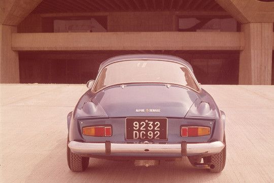 Viele Verkehrsteilnehmer, vor allem aber Rallyepiloten, sahen die Alpine meist aus dieser Perspektive. (Foto: Renault)