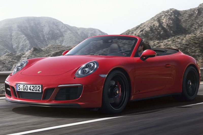 Auch das Porsche 911 Cabriolet gibt es wieder in der GTS-Version. (Porsche)