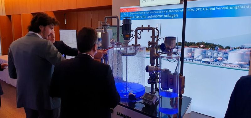 Interessante Einblicke bot die begleitende Ausstellung des Sponsors Krohne. (Bild: Kempf/VCG)