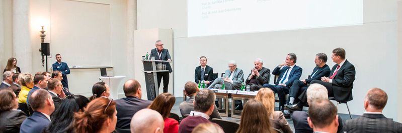 Beim Eröffnungsplenum im vergangenen Jahr ging es um das Thema „Zukunft digitales Krankenhaus: Vernetzte Technologien für Effizienz und eine bessere Patientenversorgung“