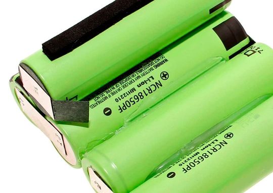 Akkus, die mit ultraniedrig konzentriertem Elektrolyt arbeiten, sind teuer, wenn auch leistungsstark. Ein ultraniedrig konzentrierter Elektrolyt auf Basis des Lithium-Salzes LiDFOB (Lithium-Difluor(oxalat)borat) könnte das günstigere Pendant werden.(Bild:  Powerpush)