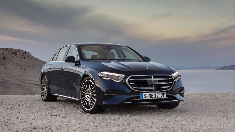 Den Einstieg in die Baureihe W 214 bildet der E 200 mit 150 kW/204 PS und zusätzlichen 17 kW/23 PS. (Bild: Mercedes-Benz)