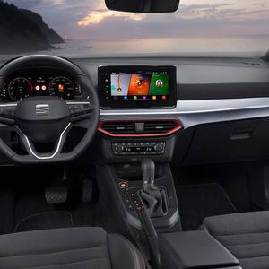 Im Zentrum der Mittelkonsole steht das serienmäßig 8,25-Zoll-große Display.(Bild:   Auto-Medienportal.Net)