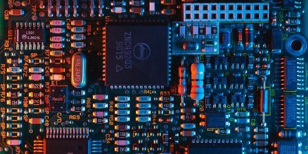 Zusammen mit Wirtschaftspartnern forscht das DLR an der Quantentechnologie. Die Initiative soll dazu führen, dass sich neue Unternehmen im Land gründen und bestehende Firmen ihre Aktivitäten verstärkt nach Deutschland verlegen.(Bild:  gemeinfrei / Unsplash)