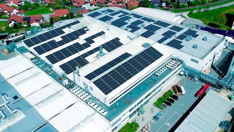 In den kommenden Jahren soll die Leistung der eigenen Photovoltaikanlage auf 1.450 Kilowatt-Peak steigen. (Bild: Webasto)