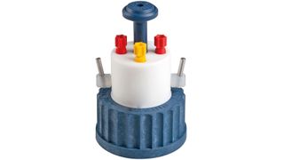 Durch die speziellen Verschlusskappen verdunstet kein Lösungsmittel mehr aus den HPLC-Vorratsflaschen. (Bild: Scat)