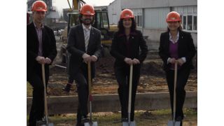 Spatenstich bei der Profilmetall Engineering GmbH (v.l.): Betriebsleiter Pius Stark, geschäftsführender Gesellschafter Manfred Roth, Bürgermeisterin Helga Schmidt-Neder und Daniela Eberspächer-Roth.  Bild: Profilmetall (Archiv: Vogel Business Media)