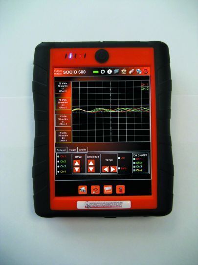 Topmodell unter den Tecnomotor-Diagnoseprodukten: Der Tablet-Tester Socio 6 x 0 mit großem Touchscreen und ein serienmäßigen Unterdruckmessmodul. (Foto: Car Tecno)