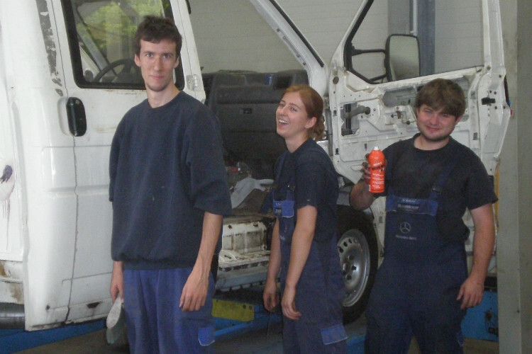 Gute Laune trotz Wochenendeinsatz. (Foto: Kfz-Innung)