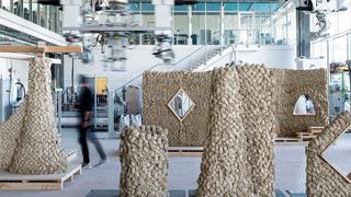 Wie man mit dem Know-how zur additiven Fertigung und Robtertechnik auf günstige Art und Weise zu Haus & Co. kommen kann, zeigen Zürcher Forscher. Sie drucken nämlich Mauern und Gebäude aus Erdmischungen oder Lehm. (Bild: ETH Zürich)