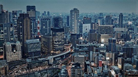 Blick auf die Handelsmetropole Osaka. In Japan gehe der Stern des Exports wieder auf und strahle so hell, wie seit fast 40 Jahren nicht mehr. Allerdings sollte man genauer hinschauen, raten Experten.(Bild:  YAY Images)