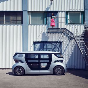 Rund 4,30 Meter ist das elektrische Shuttle-Fahrzeug von NEVS lang.(Bild:  NEVS)