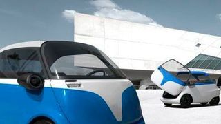 Herzstück des Microlino soll ein 24-Ps-Elektromotor werden, dessen gesamte Batteriekapazität nach nur vier Stunden Ladezeit aufgefüllt sein soll. Für den Ladevorgang wird keine eigene Ladestation benötigt, sondern kann mit jeder haushaltsüblichen Steckdose geladen werden. (Micro Mobility)