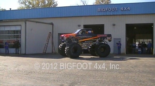 Der Bigfoot 20: der weltweit erste Monstertruck mit Elektroantrieb macht mit über 260 kW und 1100 Nm Autos umweltschonend platt (Bild: Bigfoot 4x4 Inc.)