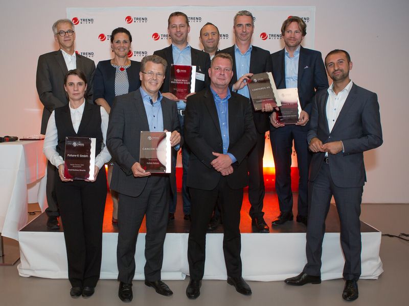 Alle Preisträger Deutschland; vorne: Alexandra Arnold, Partner Business Manager, Trend Micro Werner Schwarz, Director Competence Center Security, Network & Communication, Cancom GmbH, Thorsten Zank, Strategic Partner Business Manager, Trend Micro, Mithat Akay, Strategic Partner Business Manager, Trend Micro. Hinten: Martin Ninnemann, Director Channel Sales, Trend Micro, Ciara Feeny, Distribution Account Manager, Trend Micro, Jürgen Kröll, Senior Business Developement Manager, Ingram Micro Distribution GmbH, Zvezdan Bogdanovic, Strategic Partner Business Manager, Trend Micro, Marcus Helbig, Department Manager Security & Storage, Comparec AG, Jens Wedekind, Technical Consultant, Antauris AG. (Bild: Trend Micro)