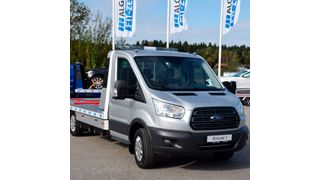 Die Weiterentwicklung des Blitzladers zeichnet sich durch ein hydro-pneumatisches Fahrwerk aus. (Schweitzer)