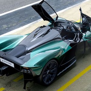 Aston Martin bietet den Valkyrie auch als Spider an.(Bild:  Aston Martin)