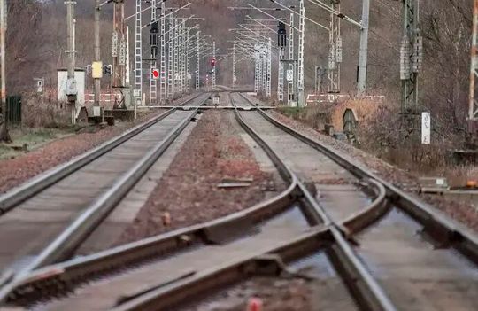 Nun ist es soweit! Spätestens ab Mittwochmorgen um 2 Uhr sieht es in der deutschen Schienenlandschaft vorwiegens so aus – Leere! Grund ist der geplante 144-Stunden-Streik, zu dem die GDL aufgerufen hat. Doch den Transportbereich lähmt es schon Stunden früher ...(Bild:  Deutsche Bahn)