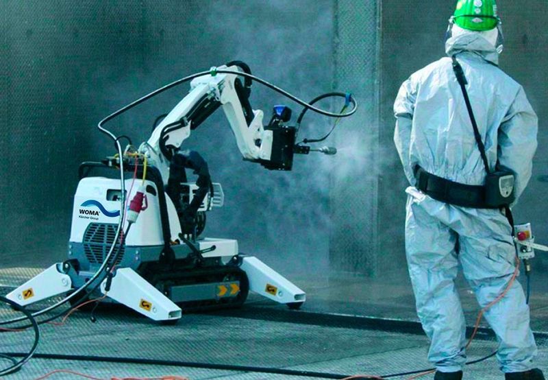Manipulatoren wie der Jetty von Woma ermöglichen eine Fernsteuerung des Höchstdruckgeräts außerhalb der Gefahrenzone. (Bild: Woma)