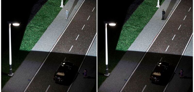 Der Camouflage-Effekt (links) lässt Fußgänger trotz guter Beleuchtung für Autofahrer unsichtbar werden. Intelligent vernetzte Auto- und Straßenbeleuchtung kann den Effekt aufheben (rechts) und mehr Sicherheit bringen. 